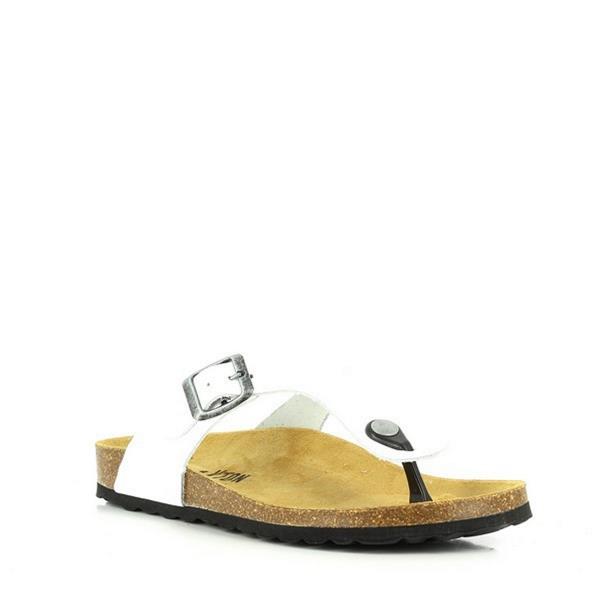  Showcase the sleek and timeless design of Plakton's 101671 White Women's Sandals. The clean white colour and classic thong silhouette exude effortless elegance, perfect for any occasion.