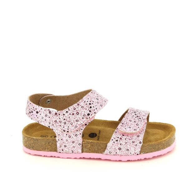 Introducing Plakton's 135448 Floral Pink Kids Sandal, a charming blend of style and comfort. Crafted in Spain, these vegan and cork sandals feature a pink leather print adorned with delightful floral motives, perfect for adding a touch of sweetness to your child's outfit.
