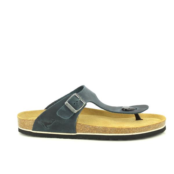Experience timeless comfort with our classic Navy Blue Thong Sandals. Perfect for everyday laid-back summer wear, featuring an adjustable buckle strap and contoured cork footbed for enhanced comfort. Complete with the iconic Plakton logo on the side.