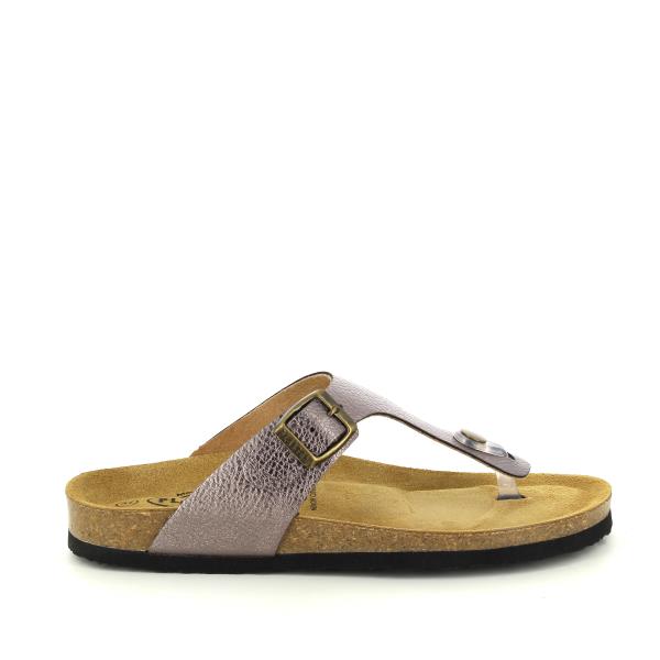 Showcase the shimmering elegance of Plakton's 181671 Silver Women's Sandals. The sleek thong design and metallic silver hue exude sophistication, perfect for summer outings and occasions.