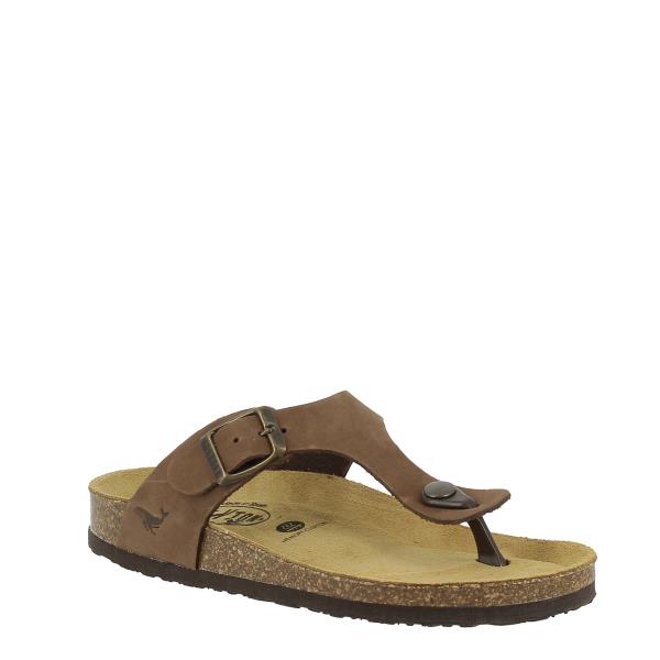 Capture the timeless elegance of Plakton's 181671 Mocha Women's Sandals against a neutral backdrop. The classic thong design and mocha brown hue exude sophistication, perfect for any summer occasion.