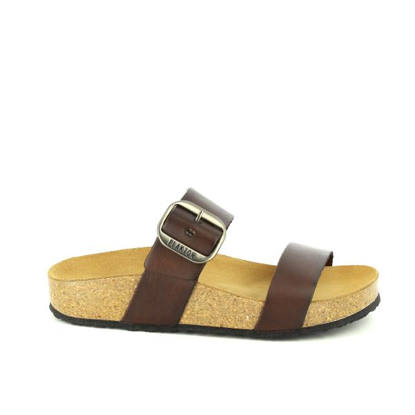 Capture the sleek profile of Plakton's 343004 Burgundy Women's Sandals, showcasing the adjustable buckle detail and smooth leather upper in a rich burgundy hue. Elegant simplicity meets sustainable style.