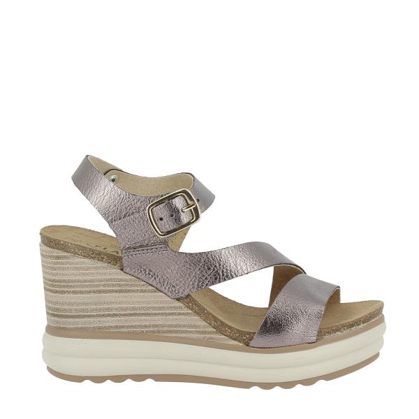 In this captivating photo, Plakton's 375900 Metallic Women's Wedge Sandals shimmer with sophistication. The multi-strap design, adjustable ankle strap, and contoured cork sole are highlighted, offering both style and comfort. Crafted with premium vegan materials and made in Spain, these sandals are the epitome of smart casual fashion for the modern woman.