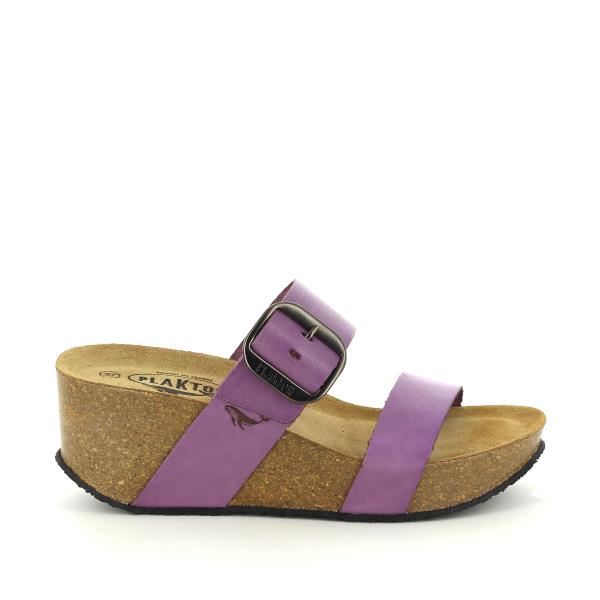 Behold Plakton's 873004 Mauve Women's Wedge Sandals - a perfect blend of fashion and comfort. Crafted with precision, these vegan leather sandals feature adjustable straps and a 6.5cm cork wedge heel, ideal for elevating any outfit. The mauve hue adds a touch of elegance to your look, while the memory cushion technology ensures all-day comfort. Made in Spain with premium materials, these sandals are a versatile addition to your wardrobe.